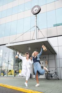 Janika-Koch-Mae-kohtumine-Foto-Jane-Vogt-57-Monika-Kuzmina-ja-Janika-Koch-Mae