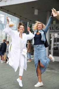 Janika-Koch-Mae-kohtumine-Foto-Jane-Vogt-60-Monika-Kuzmina-ja-Janika-Koch-Mae