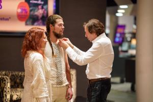 Puha-armastus-raamatuesitlus-Apollos-Foto-GoodNews-Evelin-Kruus-50-Merit-Raju-Tauri-Vahesaar-ja-Virko-Veskoja