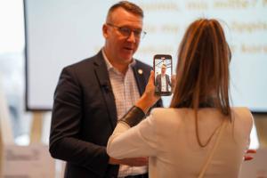 Pealinna-uudiste-votted-Vallo-Arumaega-Foto-GoodNews-Evelin-Kruus-01-Vallo-Arumae-ja-Monika-Kuzmina