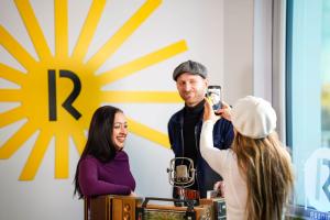 Maria-Baydar-Raadio-2s-Foto-GoodNews-Evelin-Kruus-019-Maria-Baydar-Robin-Juhkental-ja-Monika