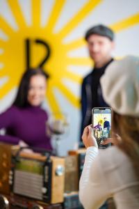 Maria-Baydar-Raadio-2s-Foto-GoodNews-Evelin-Kruus-021-Maria-Baydar-Robin-Juhkental-ja-Monika