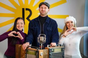 Maria-Baydar-Raadio-2s-Foto-GoodNews-Evelin-Kruus-025-Maria-Baydar-Robin-Juhkental-ja-Monika