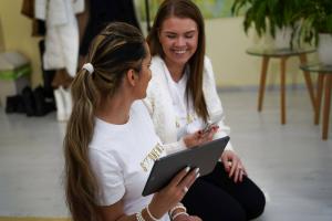 Monika-Palm-vottepaev-Foto-GoodNews-Evelin-Kruus-069-Joanna-Koovit-ja-Monika-Kuzmina