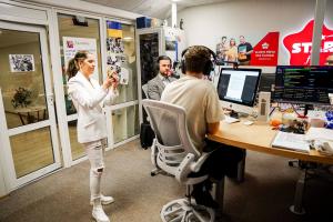 Mihkel-Nurm-Star-FMis-Foto-GoodNews-Evelin-Kruus-043-Mihkel-Nurm-Jurgen-Parnsalu-ja-Monika-Kuzmina