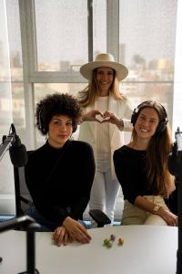 Sissi-Nylia-Benita-ja-Lea-Roy-Elmari-raadios-Foto-GoodNews-Evelin-Kruus-099-Sissi-Nylia-Benita-Lea-Roy-ja-Monika-Kuzmina