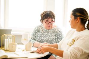 Imbi-Pajuga-kohtumine-Foto-GoodNews-Evelin-Kruus-59-Imbi-Paju-ja-Monika-Kuzmina