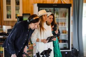 Virko-Veskoja-Monika-Kuzmina-ja-Irmeli-Rand-Foto-GoodNews-Evelin-Kruus-001