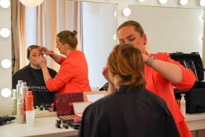 GoodNews-tiimiliikmete-pildistamine-Foto-GoodNews-Evelin-Kruus-03-Liina-Kumm-ja-Maie-Jaomaa