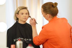 GoodNews-tiimiliikmete-pildistamine-Foto-GoodNews-Evelin-Kruus-23-Veronika-Tigasoo-ja-Maie-Jaomaa