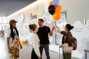 Hollandi-saunameistrite-saabumine-Foto-GoodNews-Evelin-Kruus-27-Johanna-Jakobson-Kaupo-Sormus-Ashley-Fijma-ja-Gideon-Fijma