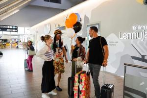 Hollandi-saunameistrite-saabumine-Foto-GoodNews-Evelin-Kruus-28-Johanna-Jakobson-Kaupo-Sormus-Ashley-Fijma-ja-Gideon-Fijma