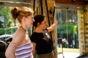 Suitsusauna-ohtu-saunameistritega-Foto-GoodNews-Evelin-Kruus-070-Ashley-Fijma-ja-Johanna-Jakobson