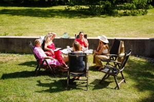 Naiste-Heaolufestivali-koosolek-Foto-GoodNews-Evelin-Kruus-068-Terri-Mang-Kristel-Treier-Lilia-Martmaa-Monika-Kuzmina-ja-Vivian-Unt