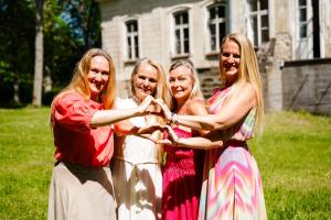 Naiste-Heaolufestivali-koosolek-Foto-GoodNews-Evelin-Kruus-201-Lilia-Martmaa-Terri-Mang-Kristel-Treier-ja-Vivian-Unt