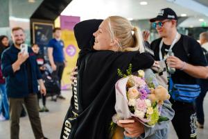 Sigrid-Kapanen-ja-Ringo-Tipp-Tallinna-Lennujaamas-Foto-GoodFight-Evelin-Kruus-20-Sigrid-Kapanen-ja-Monika-Kuzmina