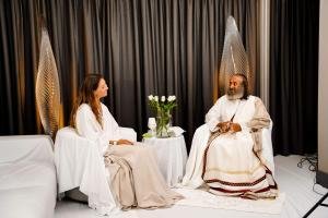 Intervjuu-Gurudev-Sri-Sri-Ravi-Shankariga-Foto-GoodNews-Evelin-Kruus-057-Gurudev-Sri-Sri-Ravi-Shankar-ja-Lea-Roy