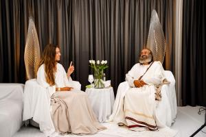 Intervjuu-Gurudev-Sri-Sri-Ravi-Shankariga-Foto-GoodNews-Evelin-Kruus-069-Gurudev-Sri-Sri-Ravi-Shankar-ja-Lea-Roy