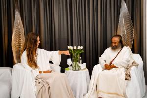 Intervjuu-Gurudev-Sri-Sri-Ravi-Shankariga-Foto-GoodNews-Evelin-Kruus-071-Gurudev-Sri-Sri-Ravi-Shankar-ja-Lea-Roy