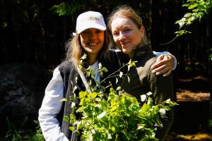 Saunavihtade-tegemine-Foto-GoodNews-Evelin-Kruus-178-Paivi-Paasu-Kreutzwald-Prii-ja-Monika-Kuzmina