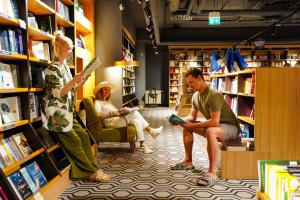 Kohtumine-Rahva-Raamatus-Foto-GoodNews-Evelin-Kruus-16-Monika-Kuzmina-Mai-Liis-Kivistik-Ilija-Toome