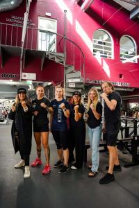 Kaido-Leesmann-trenn-voitlussportlastega-Foto-GoodFight-Evelin-Kruus-137-GoodFight-tiim-koos-Maarja-Okva-ja-Astrid-Johanna-Grentsiga