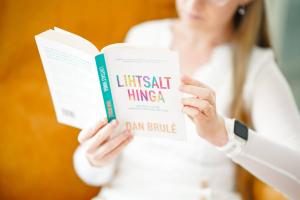 Raamat-Foto-GoodNews-Evelin-Kruus-002-Lihtsalt-hinga