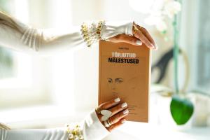 Raamat-Foto-GoodNews-Evelin-Kruus-102-Torjutud-malestused