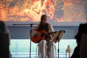 Merit-Raju-raamatu-Puha-armastus-esitlus-Foto-Evelin-Kruus-072-Keily-Kaikkonen